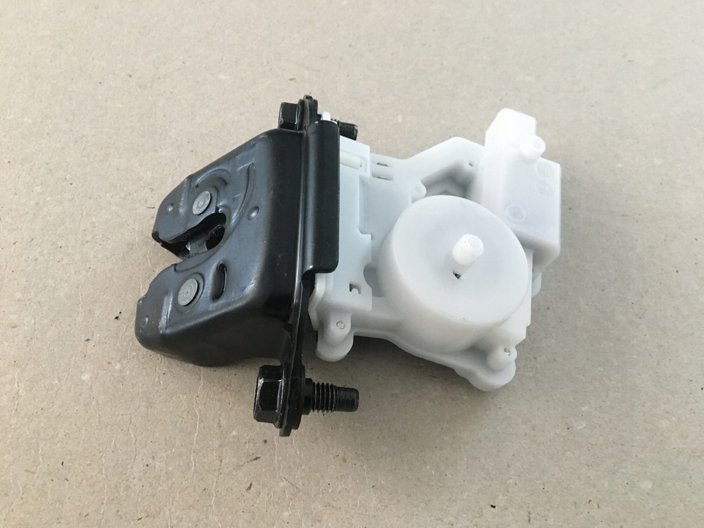 фото №5, Nissan leaf ii 2 2017- 17- замок крышки багажника 4 контакты