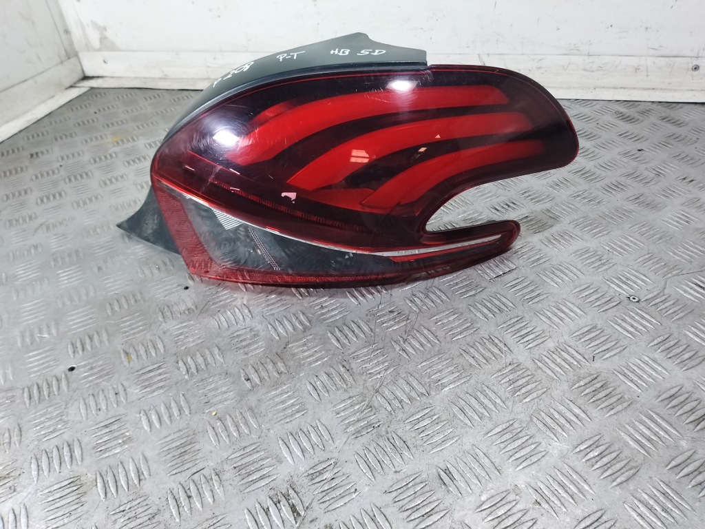 фото №4, Лампа задняя правая peugeot 208 хэтчбек