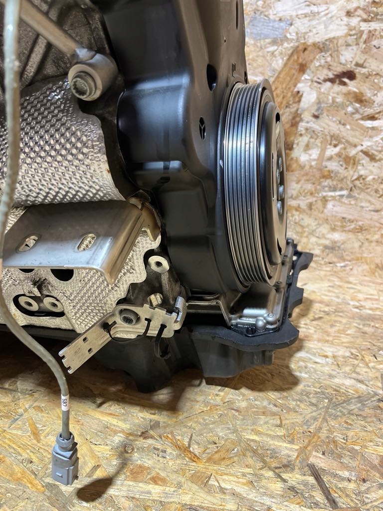 Купити Комплектний  двигун audi q5 80a a5 a6 2.0 tdi dtp 21tyś km 2022r оригінал