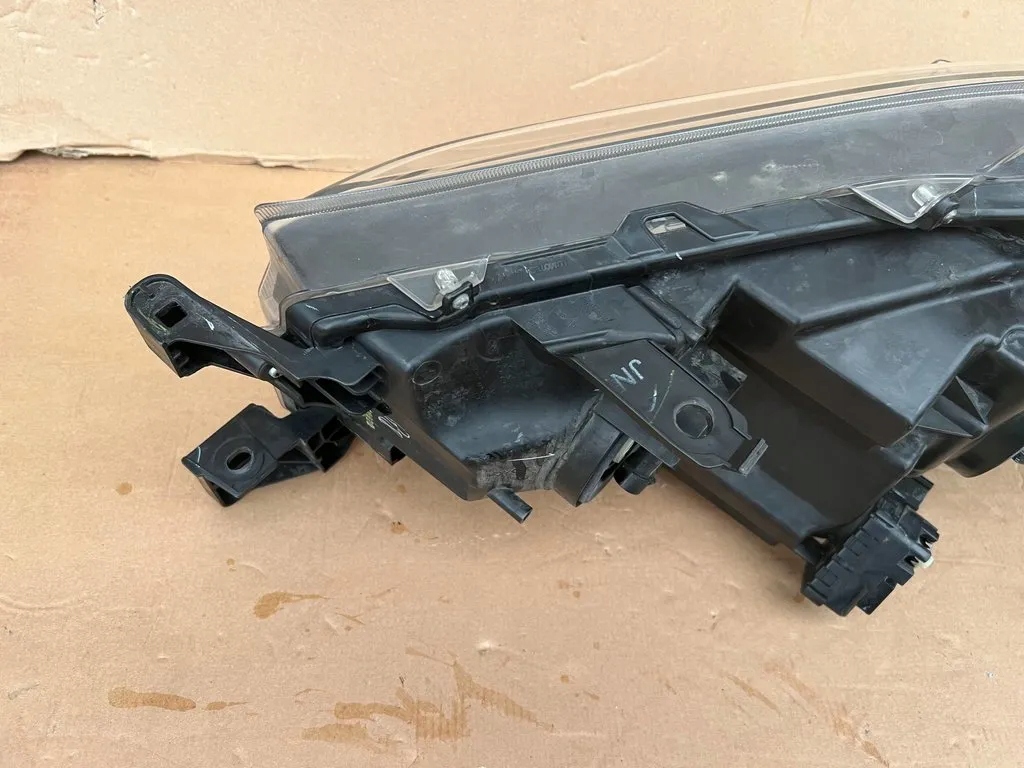 фото №9, Лампа права toyota hilux viii 2020 звичайна перед