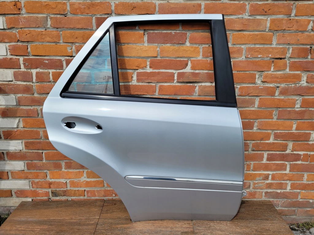 фото №1, Mercedes ml w164 05-11 c775 дверь правый задняя ładne