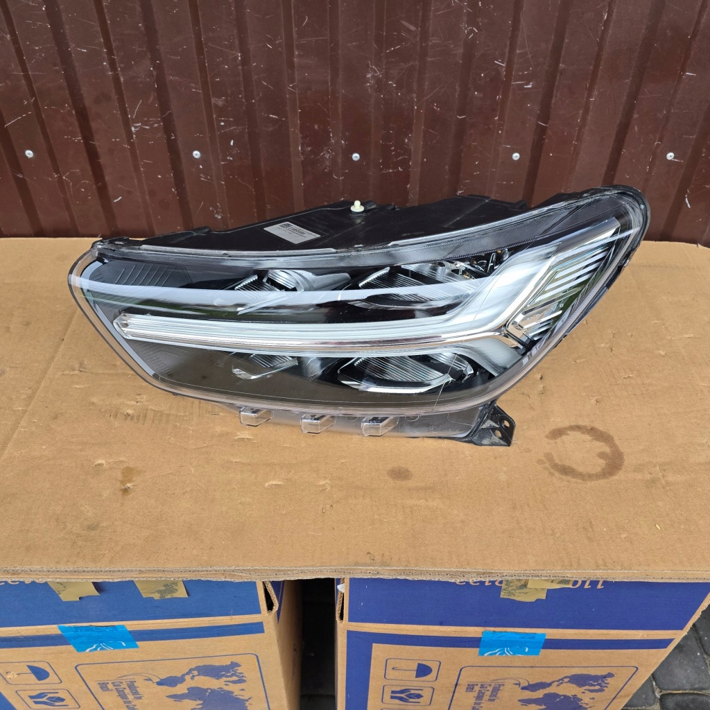 Купить Volvo xc40 full led mid фара левый перед 31655988 идеальная