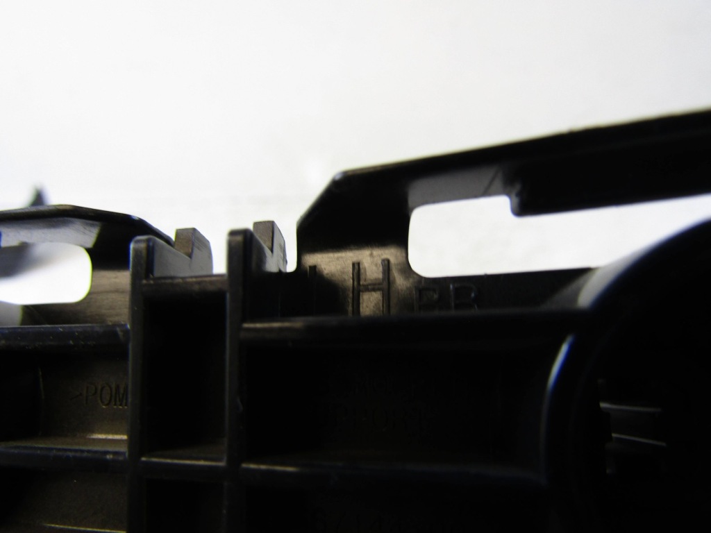 Tesla model s направляющая кронштейн порог левая 1567144-00-a с Разборки