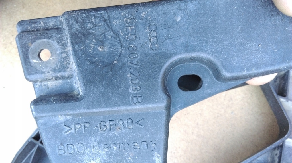 фото №7, Audi a4 b7 направляющая кронштейн бампера крыла 8e0