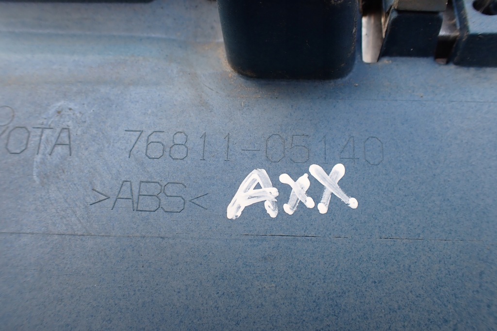 фото №15, Toyota avensis t27 lift t29 kombi накладка крышки багажника 16-18