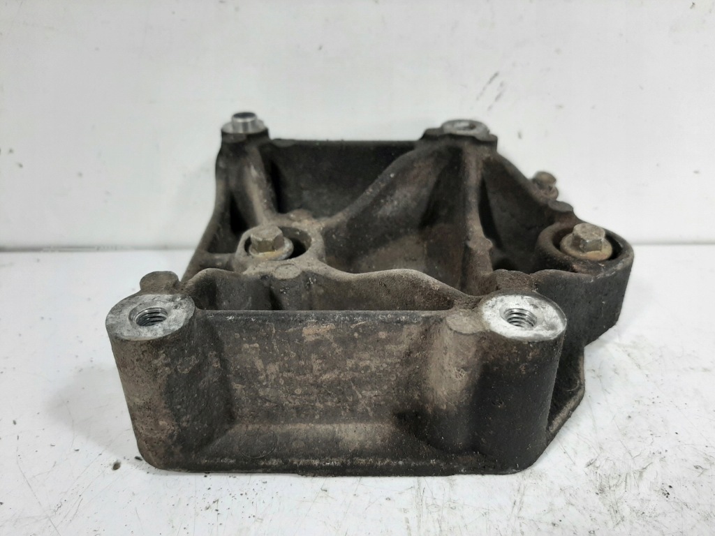 фото №10, Citroen xsara 1.6 16v 03r кронштейн кронштейн генератора 9638683280