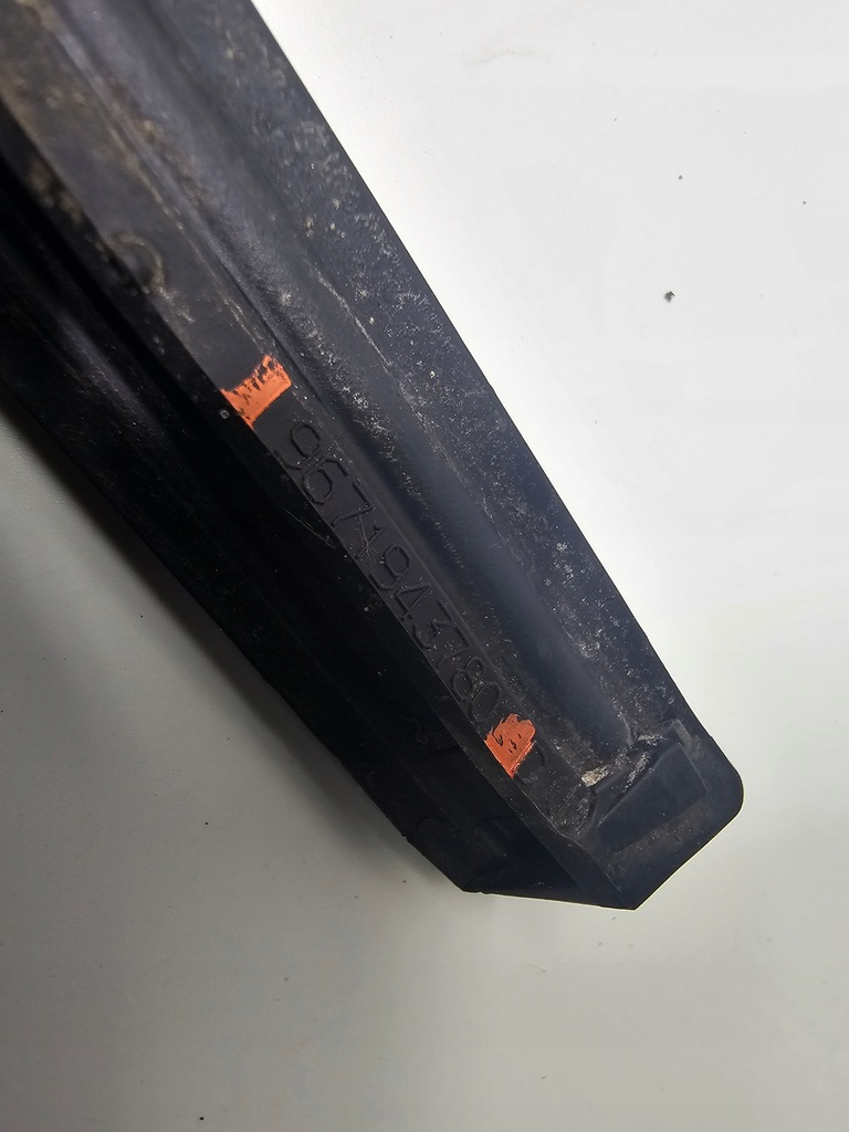 фото №7, Молдинг уплотнитель правый перед peugeot 508 i #4242