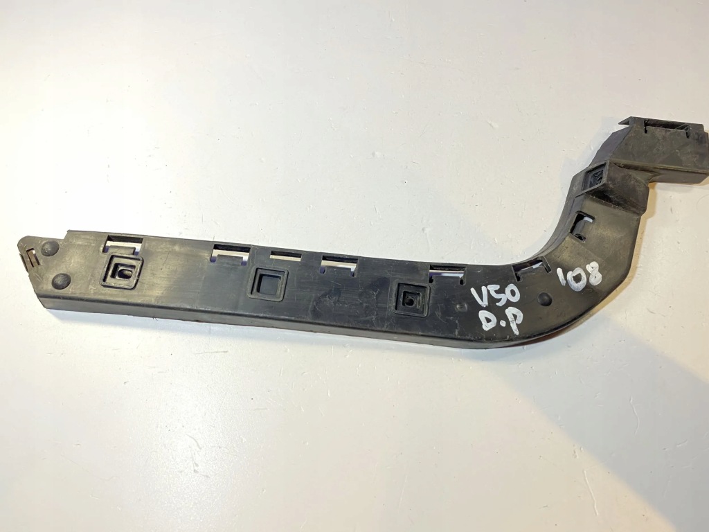 фото №2, Volvo v50 2008 элементы крепёжные