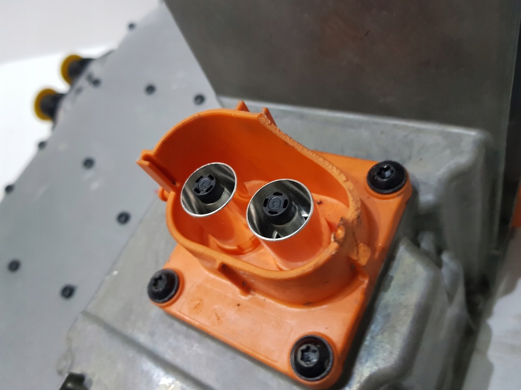 фото №9, Porsche taycan 9j1915539cn модуль преобразователь напряжения