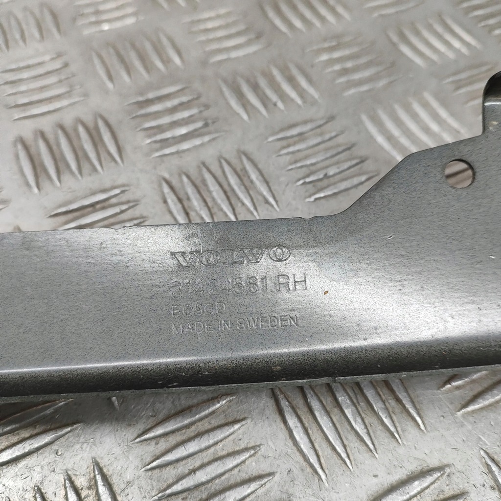 фото №6, Volvo xc60 2019 перед сторона правая кронштейн / кронштейн крыла передний