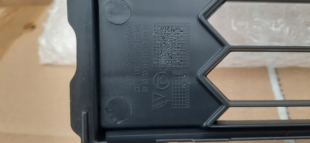 фото №12, Решітка середня бампера перед skoda rapid nowa