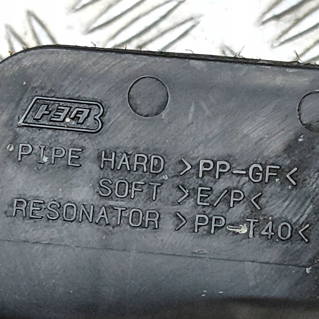 фото №8, Toyota hiace h50, h60, h70 2001 резонатор / воздухозаборник воздуха