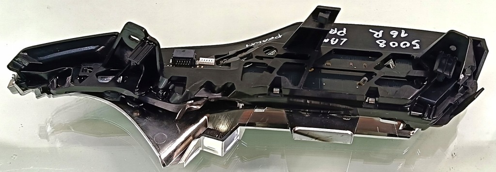 Peugeot 5008 рестайлинг  16 r лампа правая перед led Цена