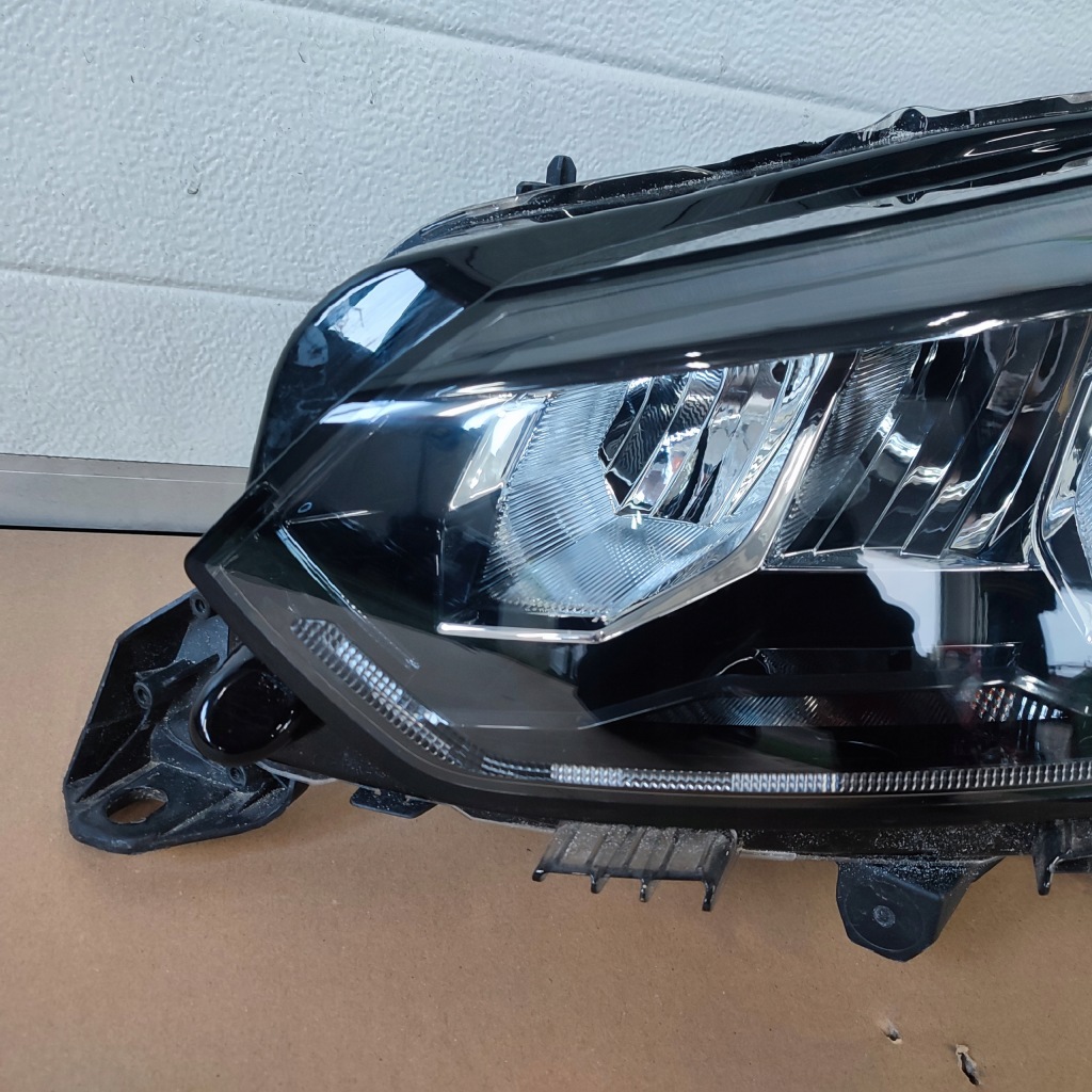 фото №2, Лампа левый перед peugeot 208 ii full led