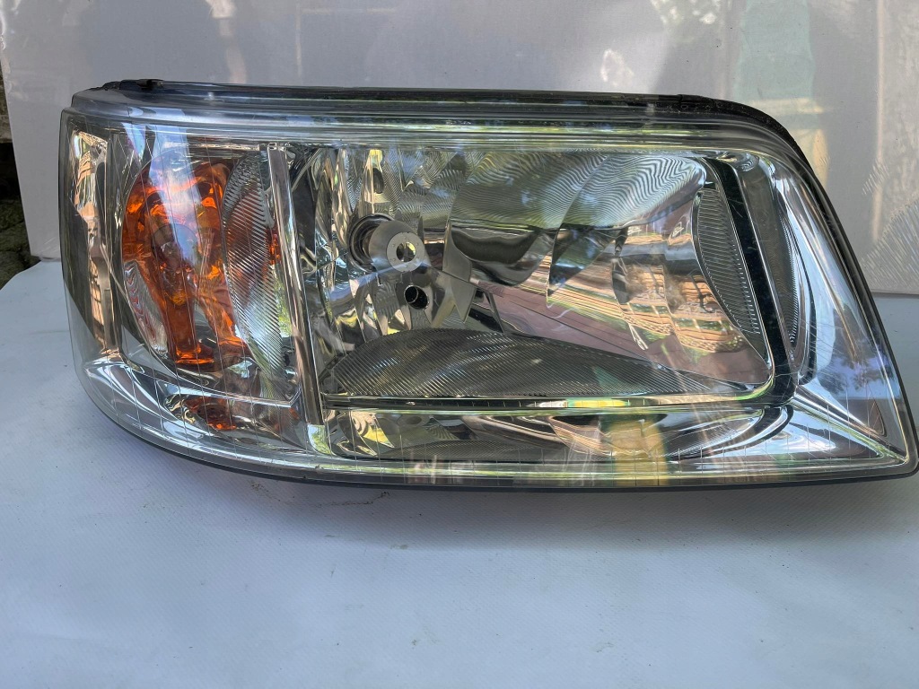 фото №1, Vw transporter t5 права лампа перед