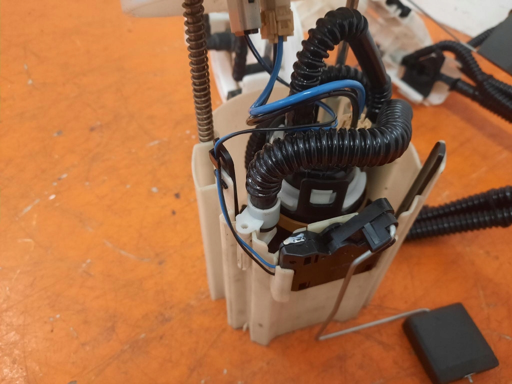 Mercedes c-klasa w 204 07-14 насос паливна / система вимірювальний a2044700694 Оригінал