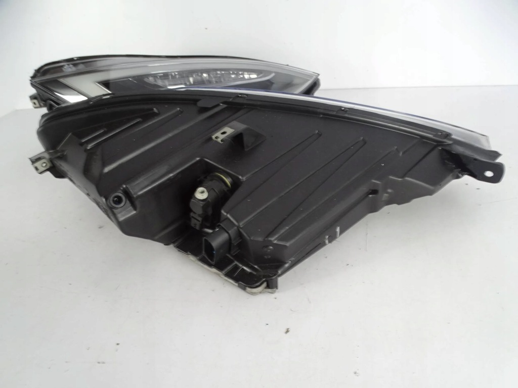 Фара перед передняя левая tesla s рестайлинг  full led в Украине