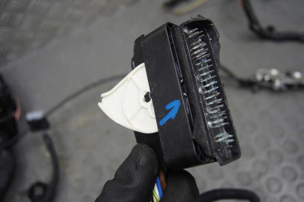 фото №10, Corsa f 1.2 електропроводка джгут відсік двигуна