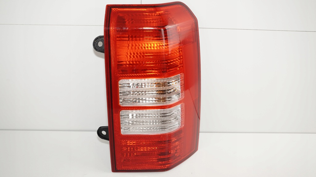 фото №1, Лампа правый задняя задняя jeep patriot 06-12r^