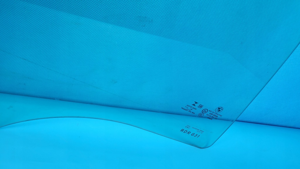 Bmw 5' g31 518d touring 18r стекло боковая дверь правый задний  7339460 Недорого