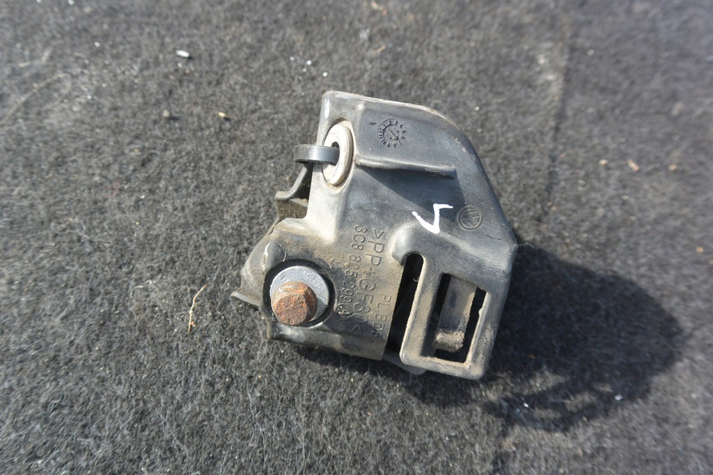 фото №7, Напрямна кронштейн крила правий лівий vw passat cc 08-12