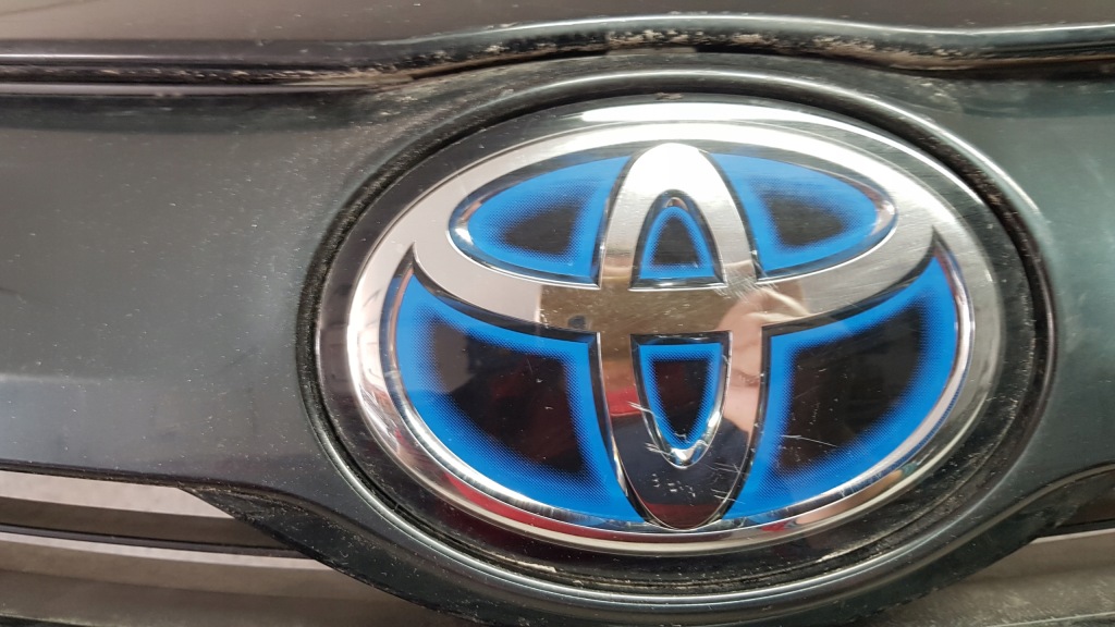 Toyota prius plus prime 2016 - бампер перед 3228 в Україні