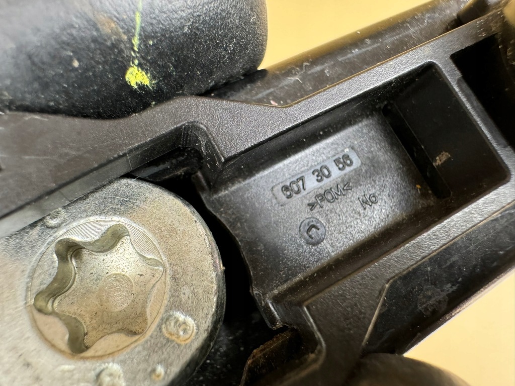 фото №8, Peugeot 208 citroen c3 picasso ползунок регулировки высоты 9652686180