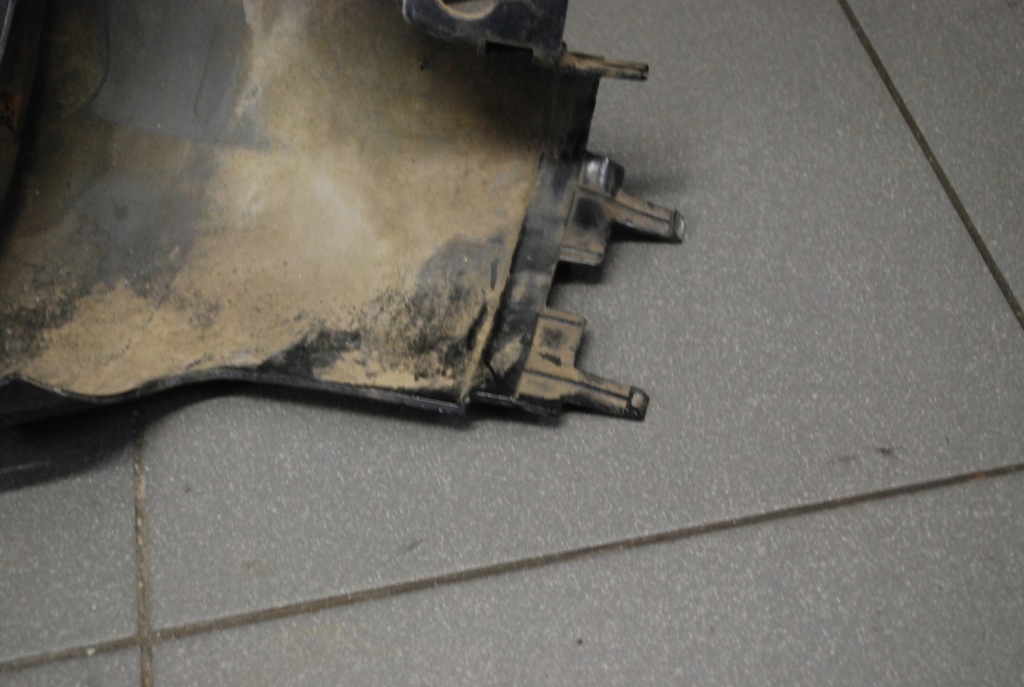 Накладка порог левое  задняя a8 d3 lz9w 4e0853579d в Украине