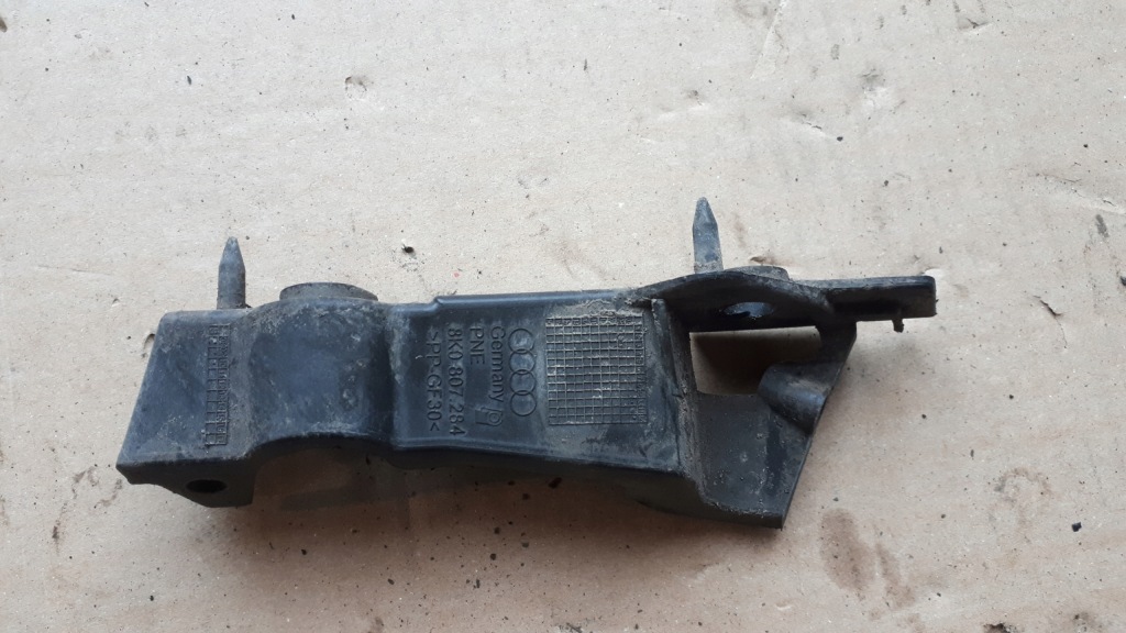 фото №1, A4 b8 s4 напрямна бампера правий перед 8k0807284