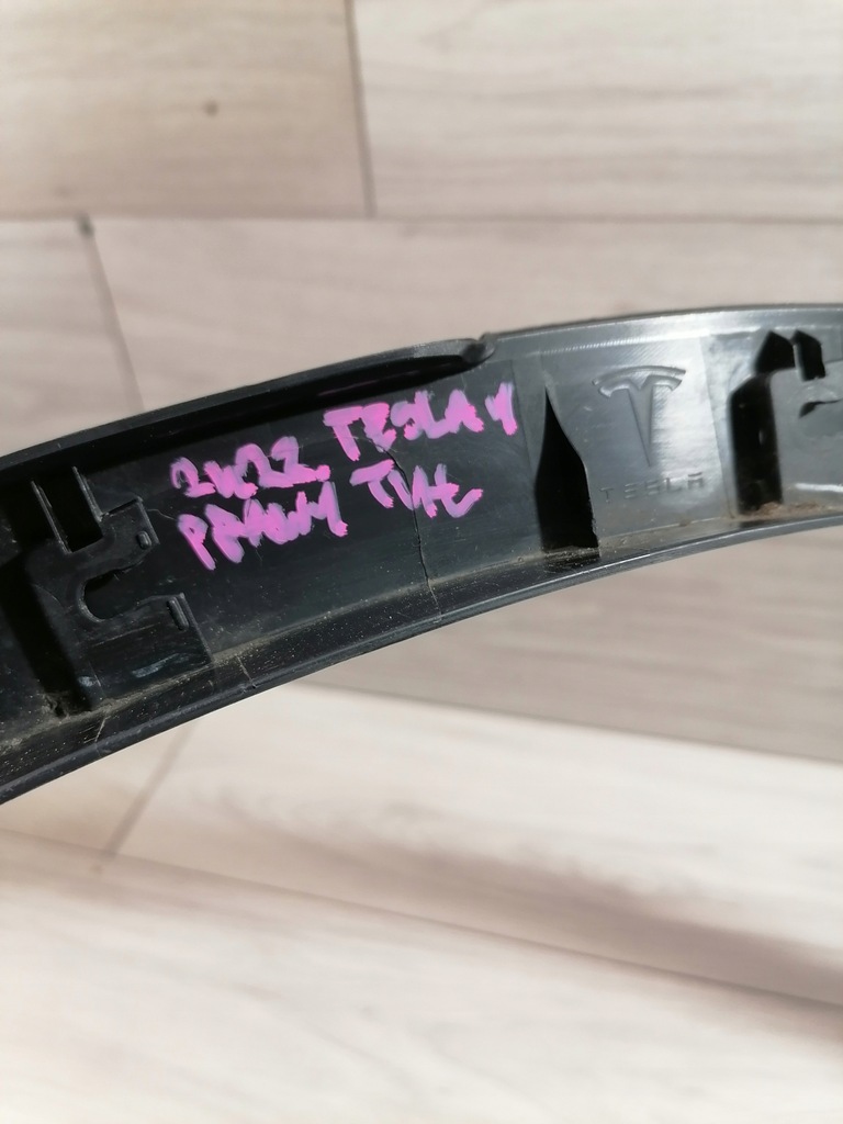 фото №13, Tesla y молдинг крыло правый задняя 1683862-00-a