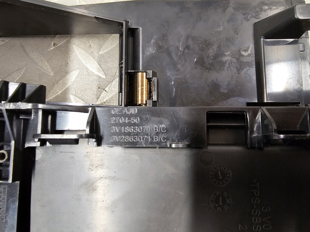 фото №7, Попільничка pod ładowarkę w тунель czarna skoda superb iii 3v1863071