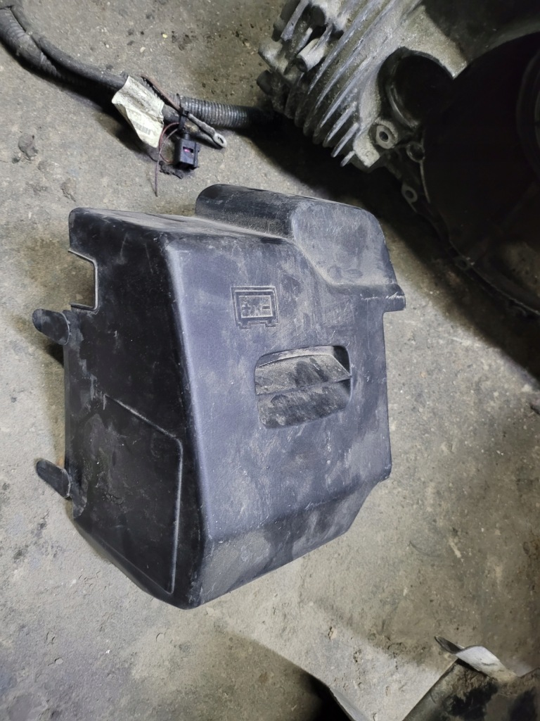 фото №1, Citroen ds3 корпус аккумулятор 9686204080