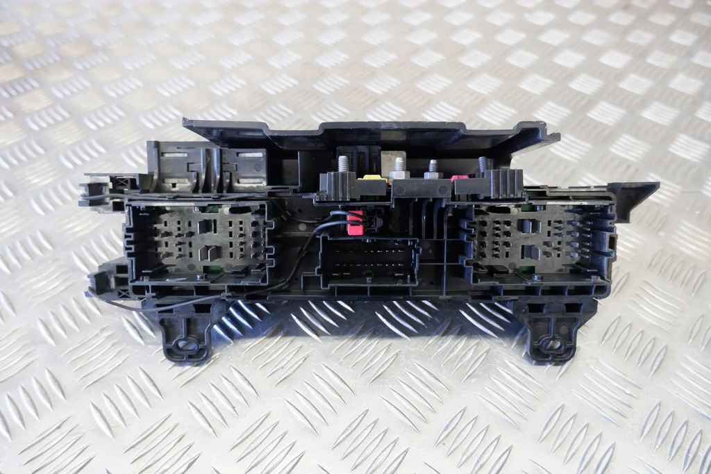 фото №11, Коробка запобіжників tesla model s 103440500d electric 276kw 2016