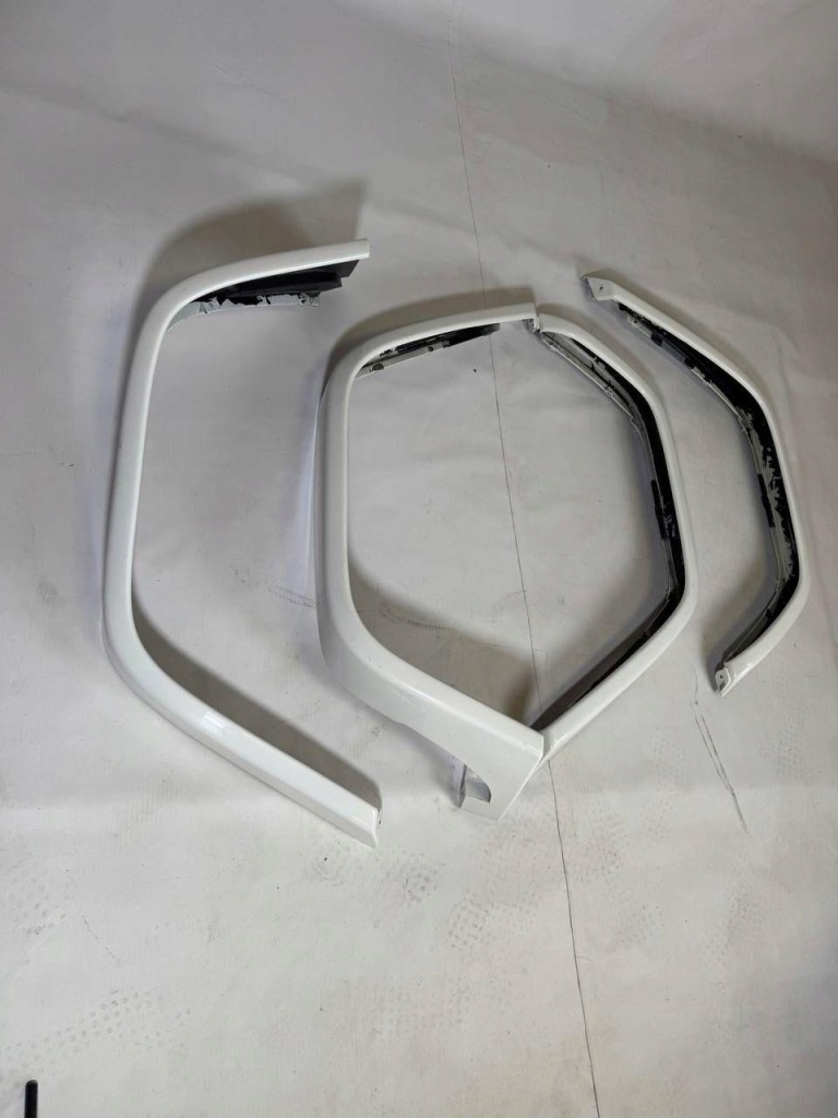 Купити Poszeżenie крила лівий задній g klasa w463