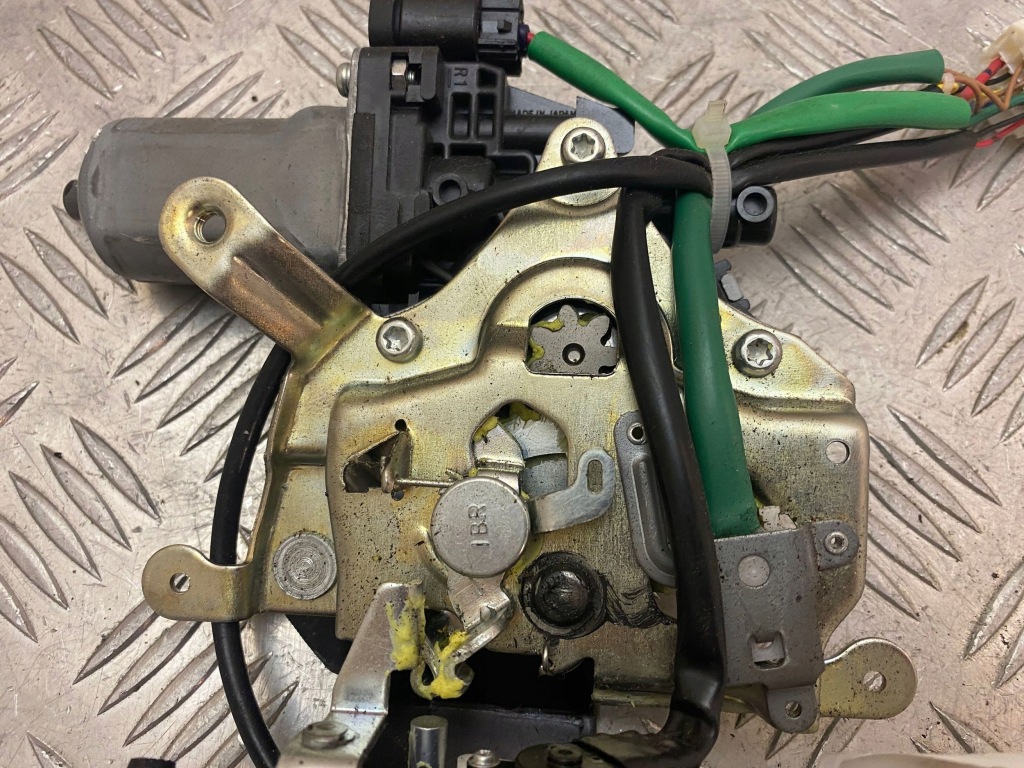 фото №6, Mitsubishi outlander 2018 замок кришки задній / багажника