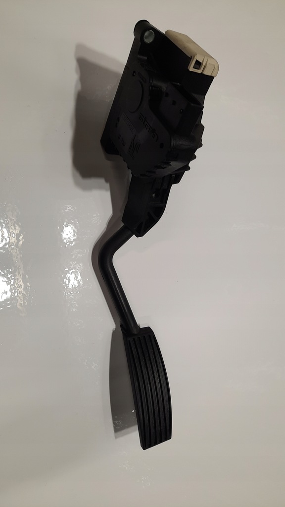 фото №1, Opel corsa d потенциометр газа 13305805