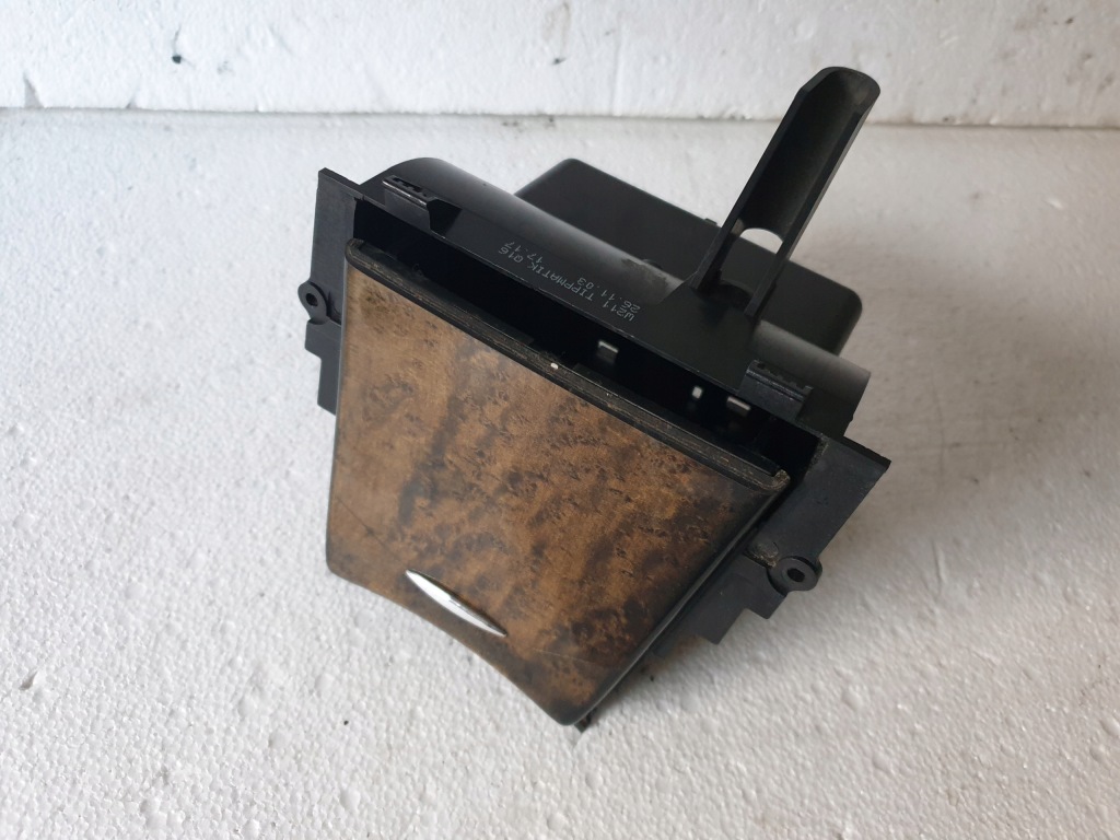 фото №1, Попільничка mercedes w211 a2116800350