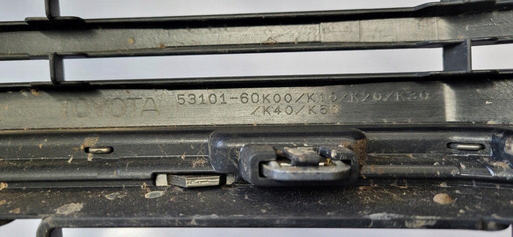 Toyota land cruiser 150 рестайлінг  17- решітка радіатора решітка радіатора передня бампера 53101-60k00 в Україні