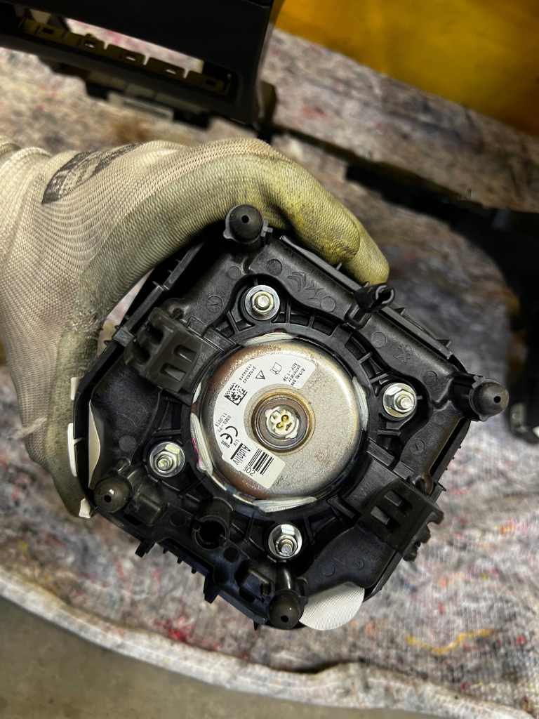 Приборная панель ремни подушки безопасности комплект подушка безопасности панель  peugeot 2008 ii p24 в Украине