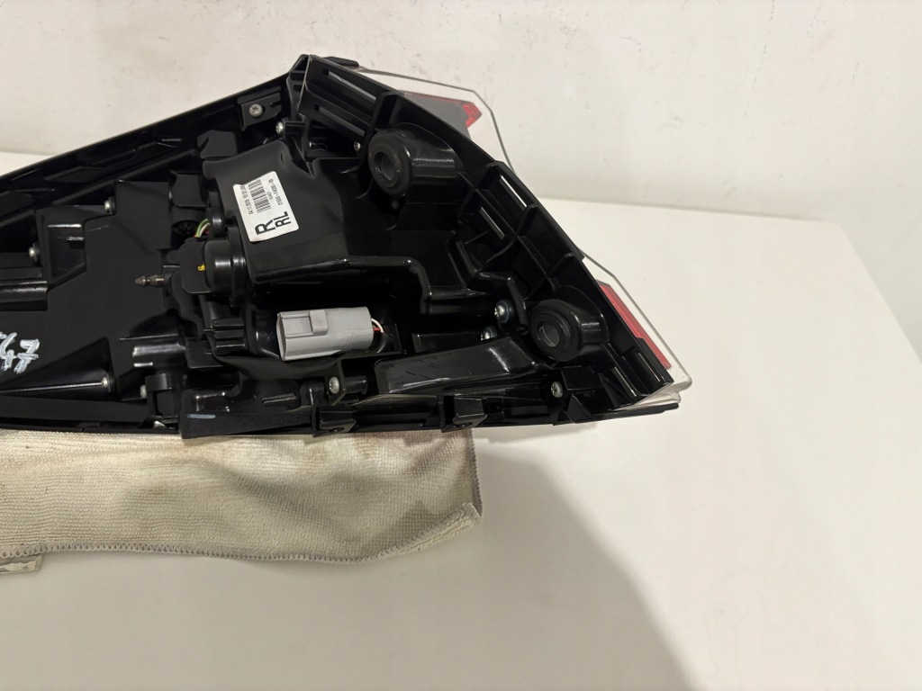 фото №10, Toyota c-hr i 16- лампа правый задняя 81550-f4030