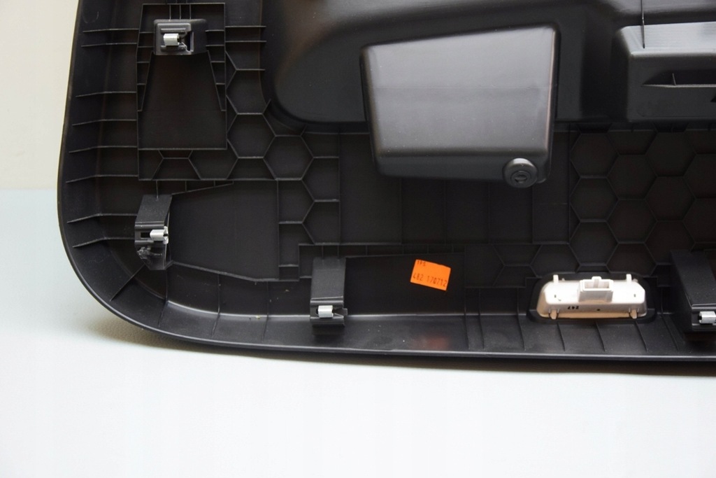 фото №9, Обшивка кришки багажника vw tiguan ad1 5na867658 2.0l дизель 140kw 2017