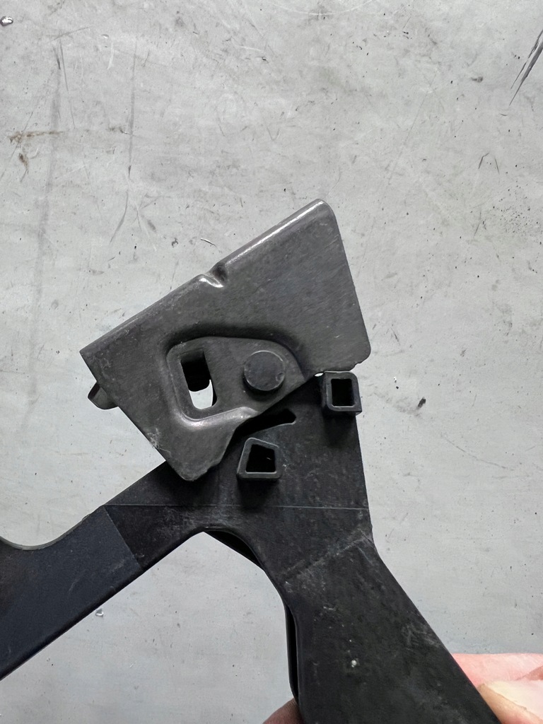 фото №5, Крепление засов блокировка замка капот peugeot expert iii 16- 9808405680