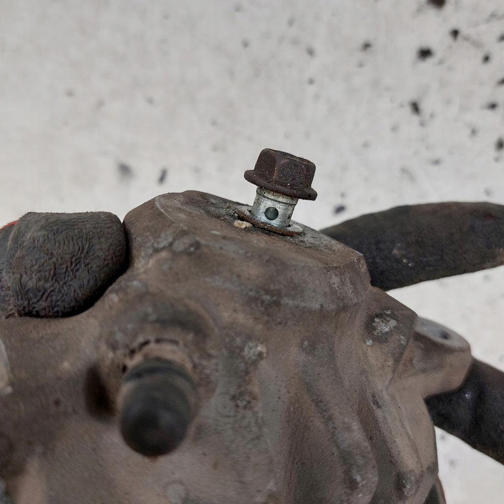 фото №14, Subaru legacy 5 v супорт гальмівний лівий задня tokico