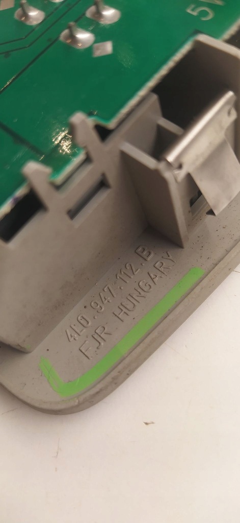 фото №2, Лампа панель шторка audi оригинальный номер 4l0947112b