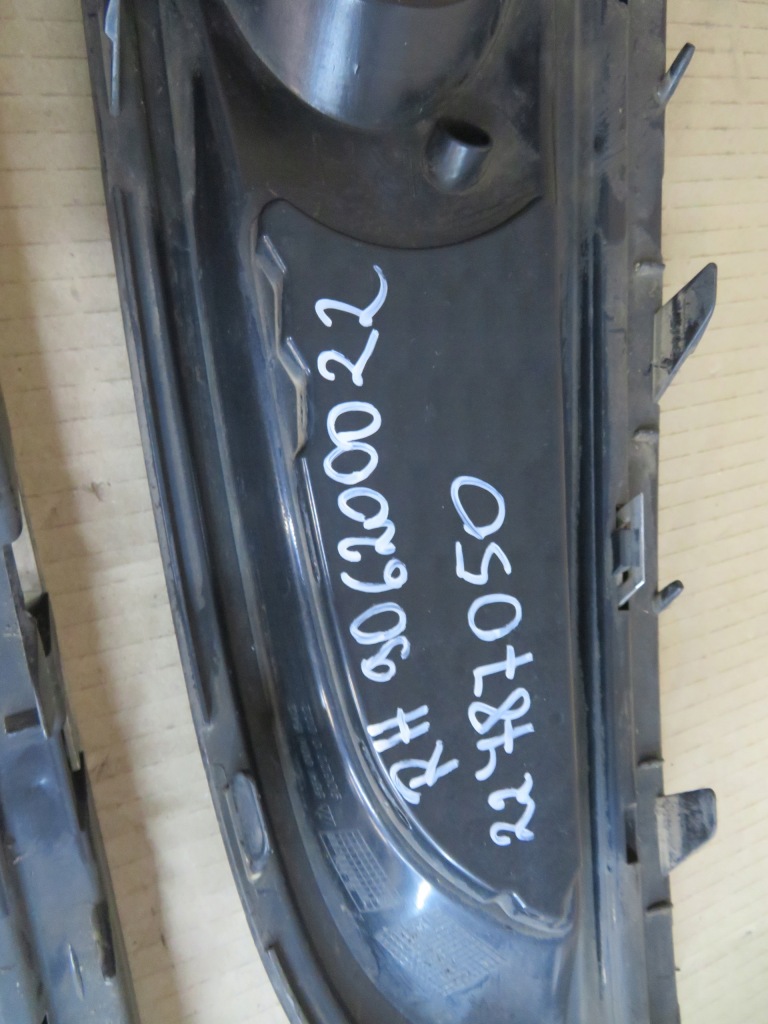 Ґрати бампера передній правий l+p opel insignia a рестайлінг  22787049 Зі Шроту