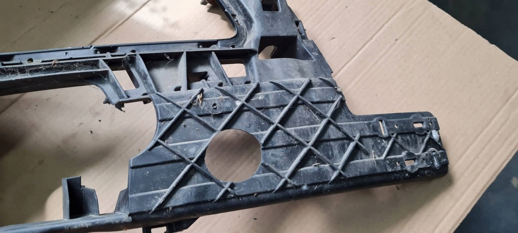 A4 b7 направляющая кронштейн бампера правый перед кронштейн 8e0807234 Доставка