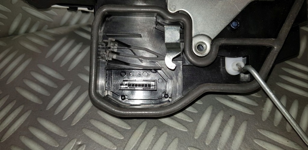 фото №13, Bmw 6 f06 gran coupe замок двері лівий перед 7276319 metzger 2314405 22r