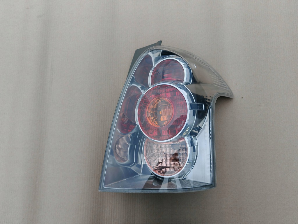 фото №1, Toyota corolla verso przed liftingiem права лампа задня задня