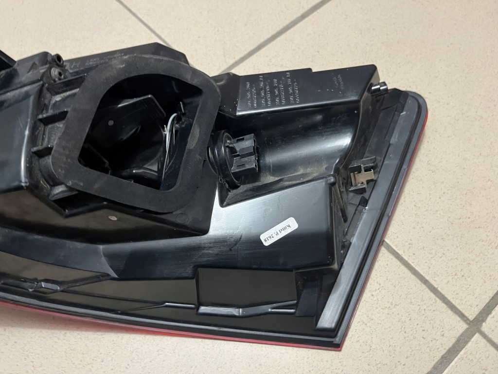 фото №13, Skoda superb iii 3 kombi 3v9 лампа задняя задняя левая