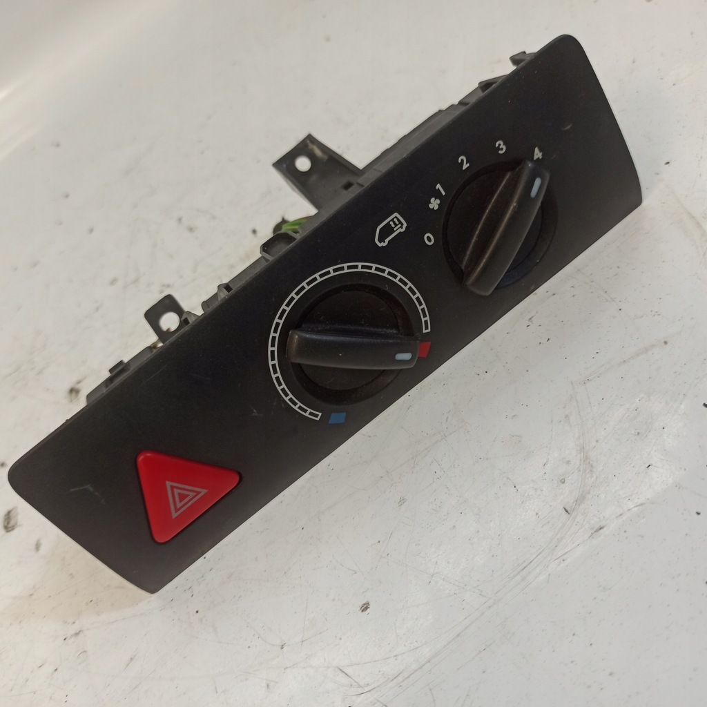 фото №13, Volkswagen transporter t5 панель керування повітропровід задня 7e0919158